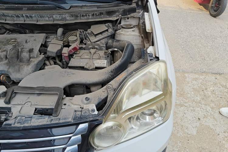 Used Dongfeng Fengdu MX6 2015 2.0L CVT Two-Wheel Drive Dream Edition Engine Bay Left