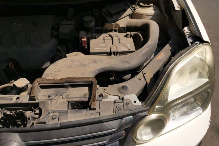 Used Dongfeng Fengdu MX6 2015 2.0L CVT Two-Wheel Drive Dream Edition Engine Bay Left