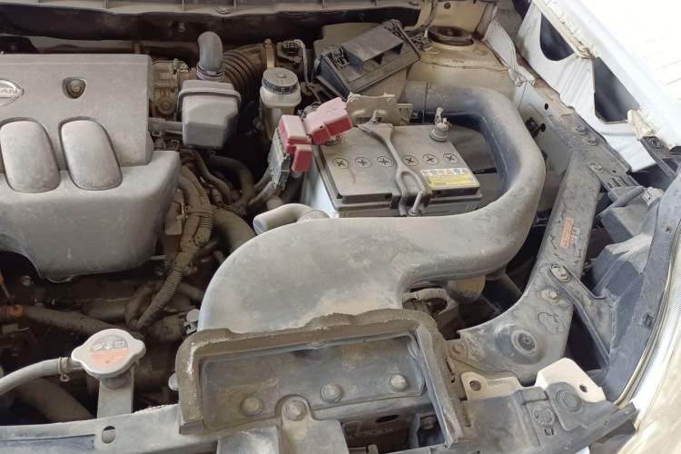 Used Dongfeng Fengdu MX6 2015 2.0L CVT Two-Wheel Drive Dream Edition Engine Bay Left