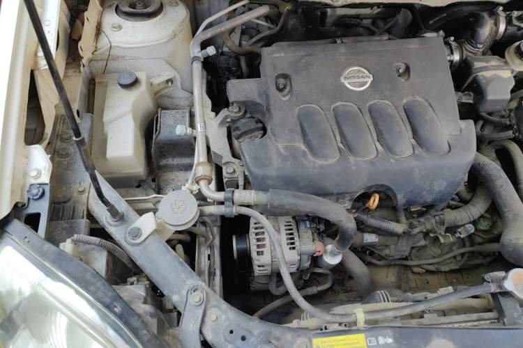 Used Dongfeng Fengdu MX6 2015 2.0L CVT Two-Wheel Drive Dream Edition Engine Bay Right
