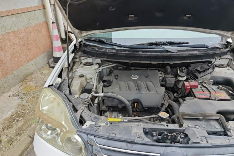 Used Dongfeng Fengdu MX6 2015 2.0L CVT Two-Wheel Drive Dream Edition Engine Bay Right