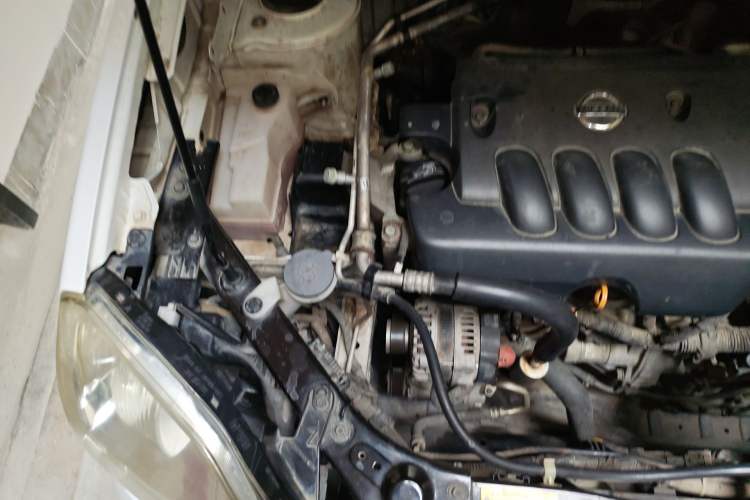 Used Dongfeng Fengdu MX6 2015 2.0L CVT Two-Wheel Drive Excellence Edition Engine Bay Right