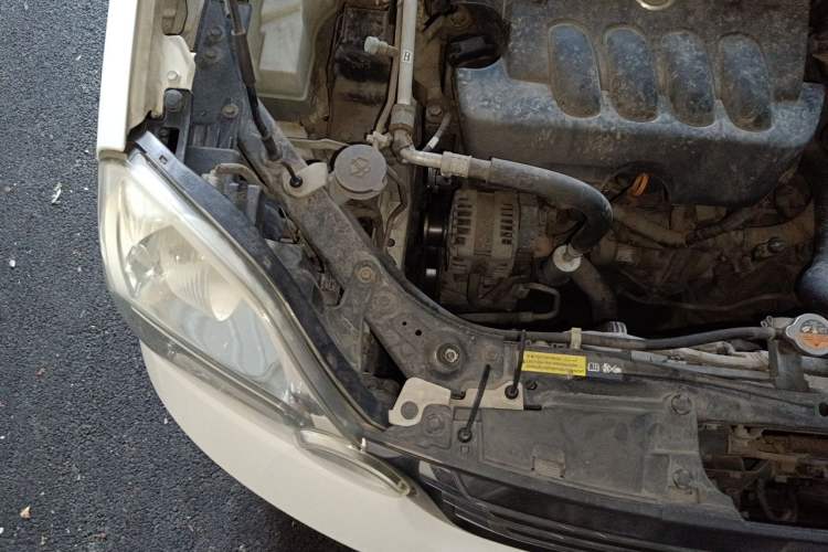 Used Dongfeng Fengdu MX6 2015 2.0L CVT 4x4 Dream Edition Engine Bay Right