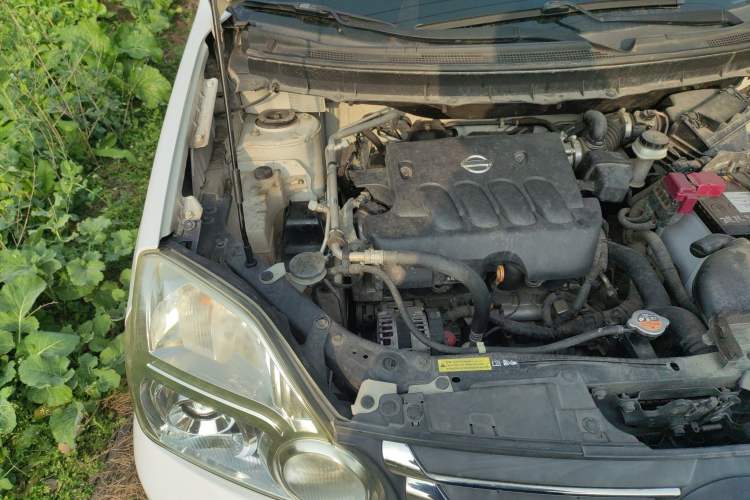 Used Dongfeng Fengdu MX6 2015 2.0L CVT Two-Wheel Drive Dream Edition Engine Bay Right