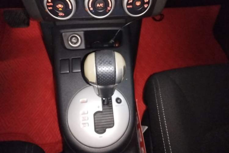 Used Dongfeng Fengdu MX6 2015 2.0L CVT Two-Wheel Drive All-Around Version Gear Lever