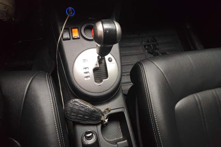 Used Dongfeng Fengdu MX6 2015 2.0L CVT Two-Wheel Drive Dream Edition Gear Lever