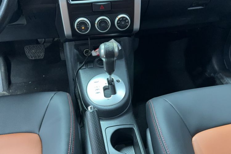 Used Dongfeng Fengdu MX6 2015 2.0L CVT Two-Wheel Drive Excellence Edition Gear Lever