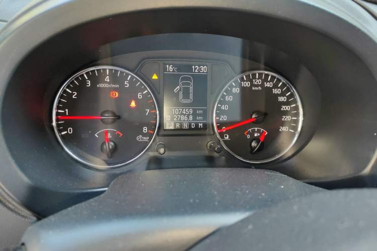 Used Dongfeng Fengdu MX6 2015 2.0L CVT Two-Wheel Drive Dream Edition Instrument Cluster