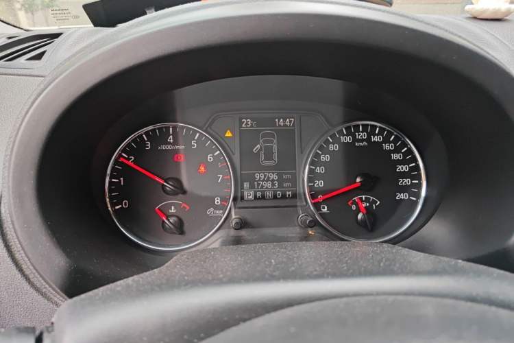 Used Dongfeng Fengdu MX6 2015 2.0L CVT Two-Wheel Drive Dream Edition Instrument Cluster