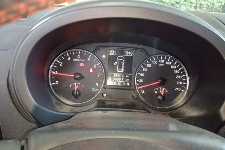 Used Dongfeng Fengdu MX6 2015 2.0L CVT Two-Wheel Drive Dream Edition Instrument Cluster