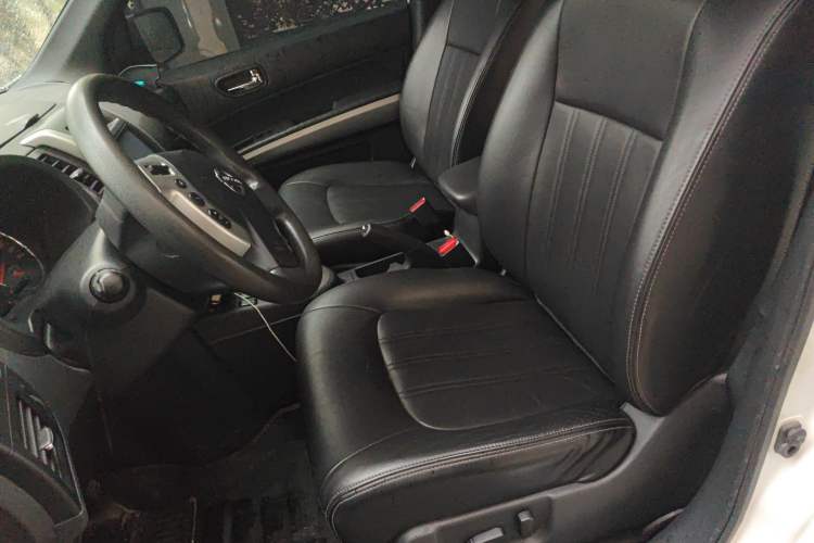 Used Dongfeng Fengdu MX6 2015 2.0L CVT Two-Wheel Drive Dream Edition Left Front Seat