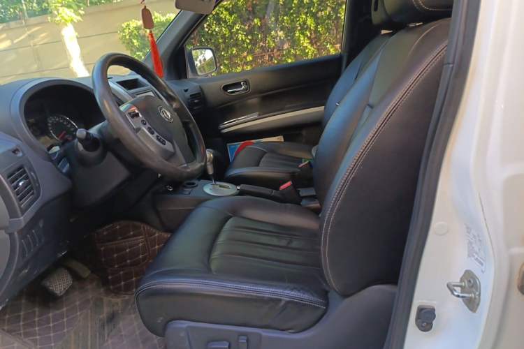 Used Dongfeng Fengdu MX6 2015 2.0L CVT Two-Wheel Drive Dream Edition Left Front Seat