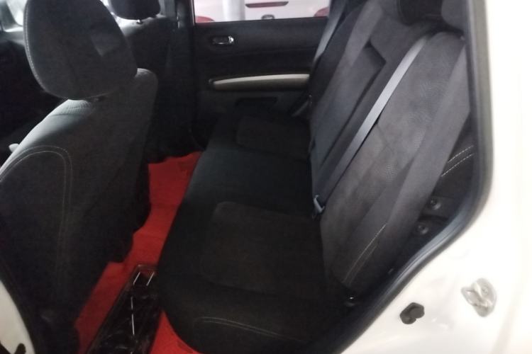 Used Dongfeng Fengdu MX6 2015 2.0L CVT Two-Wheel Drive All-Around Version Left Rear Seat