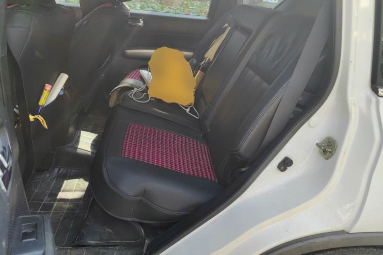 Used Dongfeng Fengdu MX6 2015 2.0L CVT Two-Wheel Drive Dream Edition Left Rear Seat