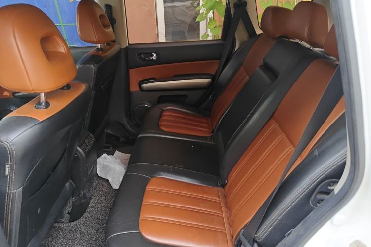 Used Dongfeng Fengdu MX6 2015 2.0L CVT Two-Wheel Drive Dream Edition Left Rear Seat