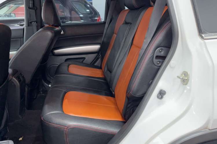 Used Dongfeng Fengdu MX6 2015 2.0L CVT Two-Wheel Drive Excellence Edition Left Rear Seat