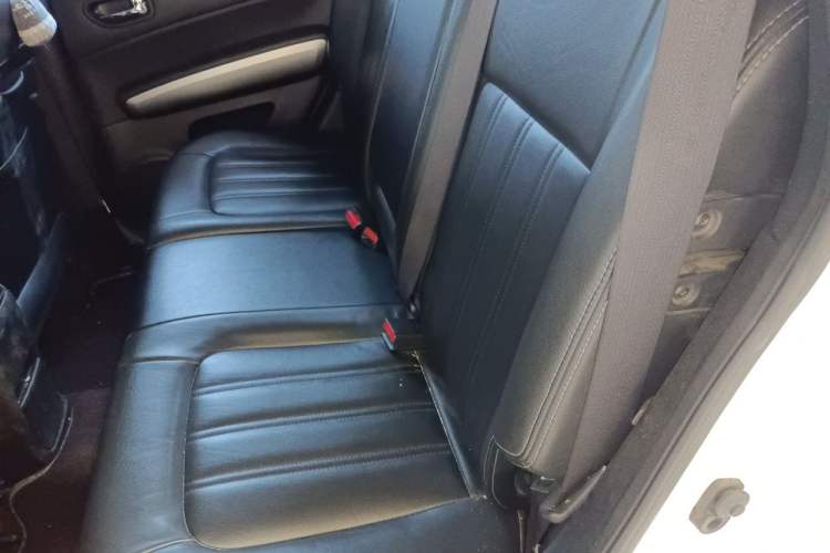 Used Dongfeng Fengdu MX6 2015 2.0L CVT Two-Wheel Drive Dream Edition Left Rear Seat