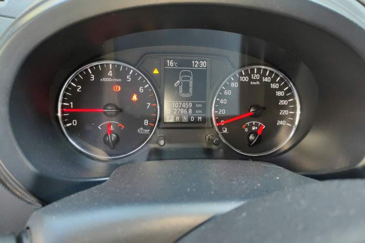 Used Dongfeng Fengdu MX6 2015 2.0L CVT Two-Wheel Drive Dream Edition Odometer Close Up