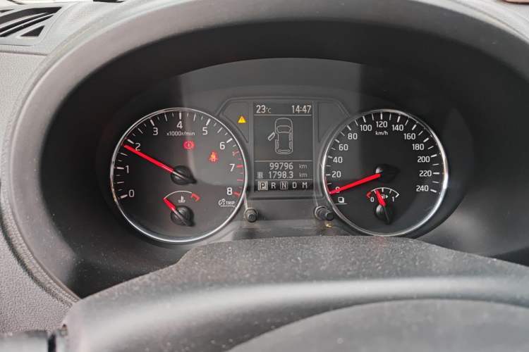 Used Dongfeng Fengdu MX6 2015 2.0L CVT Two-Wheel Drive Dream Edition Odometer Close Up