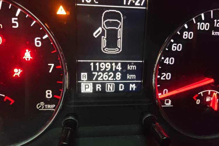 Used Dongfeng Fengdu MX6 2015 2.0L CVT Two-Wheel Drive Dream Edition Odometer Close Up