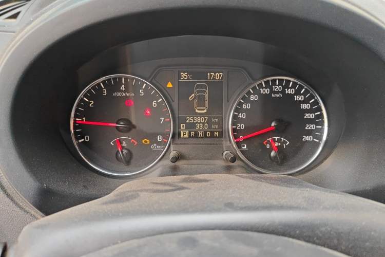 Used Dongfeng Fengdu MX6 2015 2.0L CVT Two-Wheel Drive Dream Edition Odometer Close Up