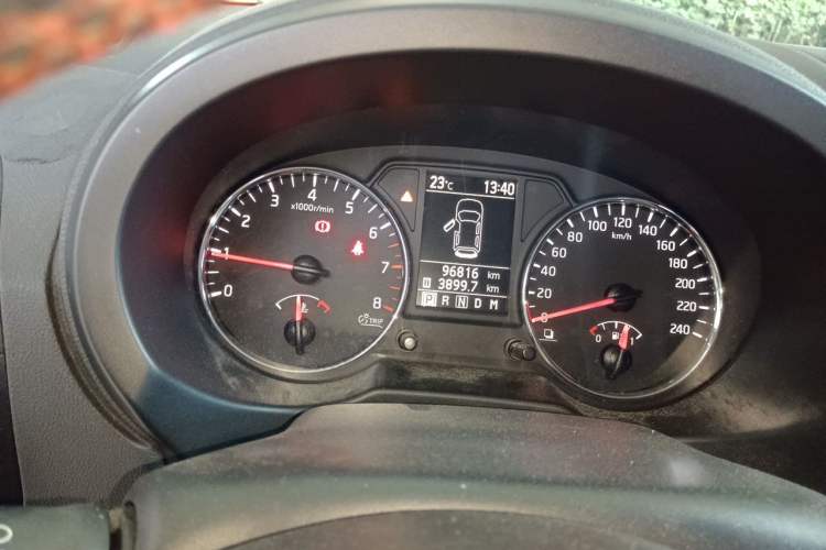 Used Dongfeng Fengdu MX6 2015 2.0L CVT Two-Wheel Drive Dream Edition Odometer Close Up
