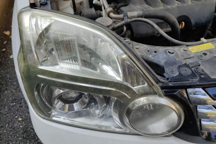 Used Dongfeng Fengdu MX6 2015 2.0L CVT Two-Wheel Drive Dream Edition Right Front Headlight