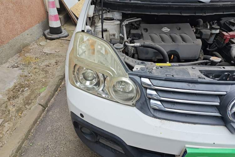 Used Dongfeng Fengdu MX6 2015 2.0L CVT Two-Wheel Drive Dream Edition Right Front Headlight