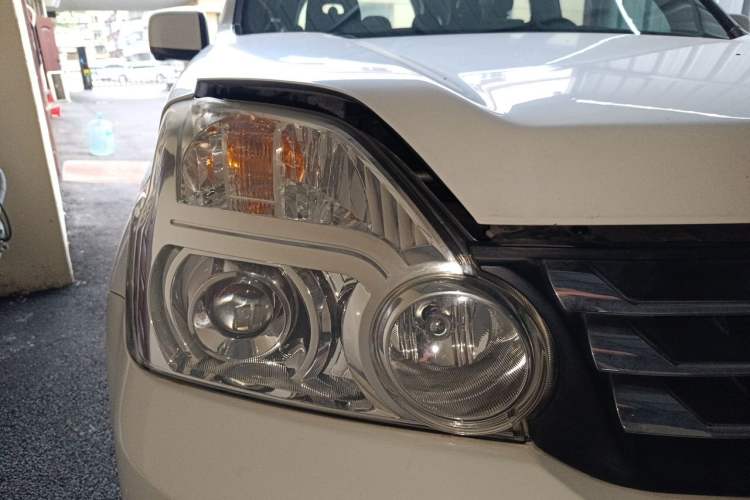 Used Dongfeng Fengdu MX6 2015 2.0L CVT 4x4 Dream Edition Right Front Headlight