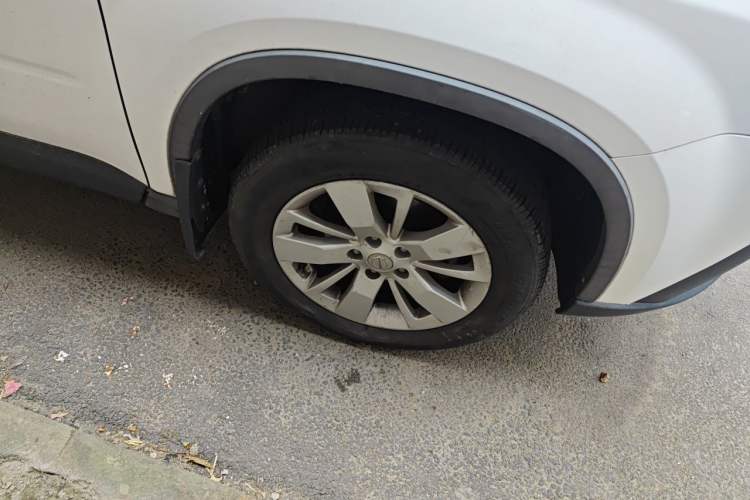 Used Dongfeng Fengdu MX6 2015 2.0L CVT Two-Wheel Drive Dream Edition Right Front Wheel Hub