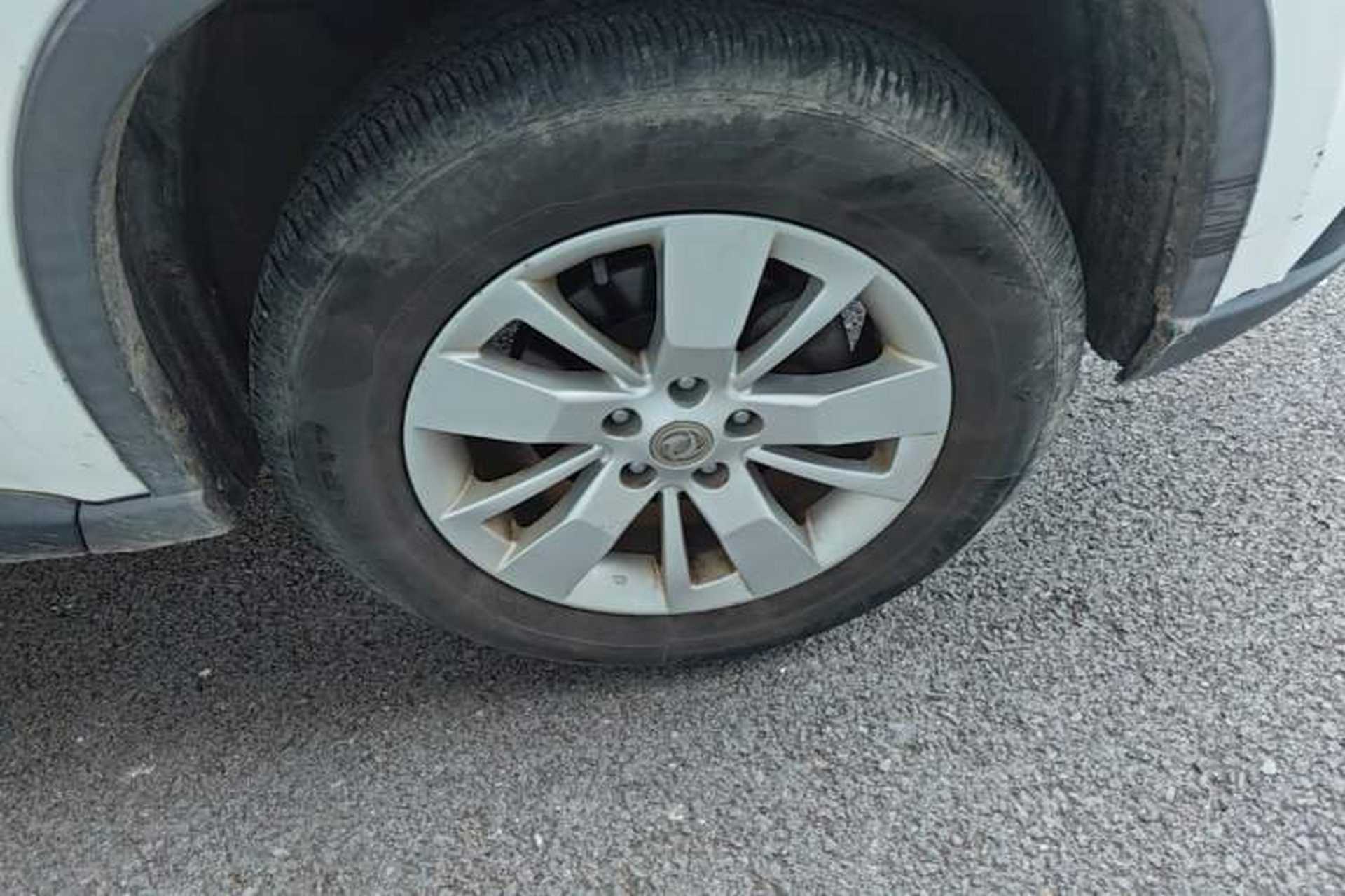 Used Dongfeng Fengdu MX6 2015 2.0L CVT Two-Wheel Drive Excellence Edition Right Front Wheel Hub