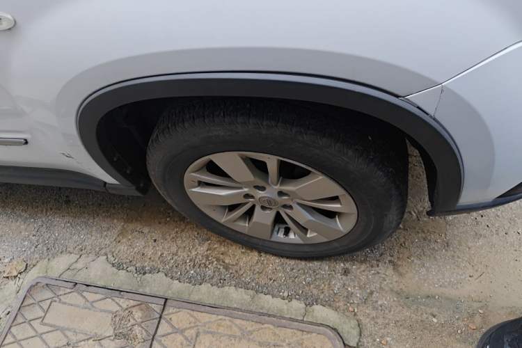 Used Dongfeng Fengdu MX6 2015 2.0L CVT Two-Wheel Drive Dream Edition Right Front Wheel Hub