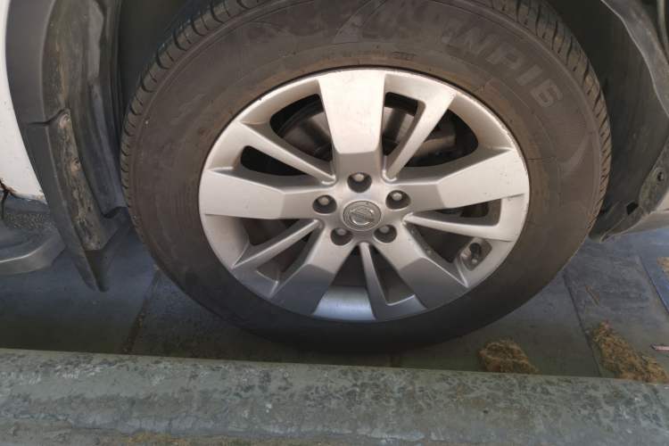 Used Dongfeng Fengdu MX6 2015 2.0L CVT Two-Wheel Drive Dream Edition Right Front Wheel Hub