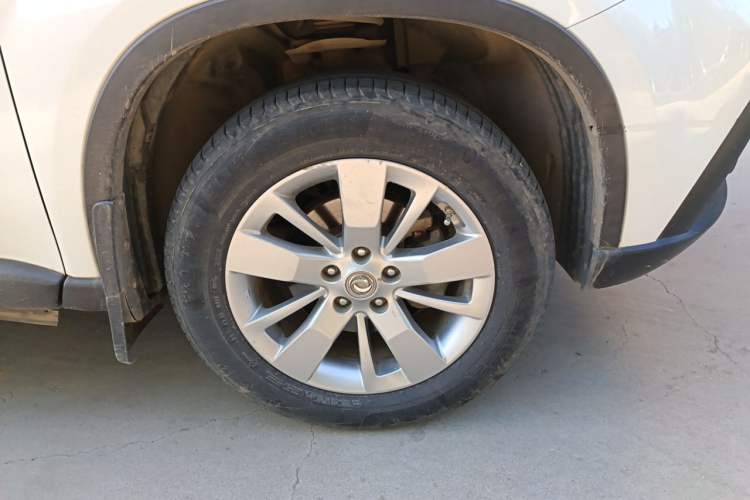 Used Dongfeng Fengdu MX6 2015 2.0L CVT Two-Wheel Drive Dream Edition Right Front Wheel Hub