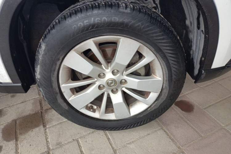 Used Dongfeng Fengdu MX6 2015 2.0L CVT Two-Wheel Drive Dream Edition Right Front Wheel Hub