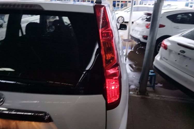 Used Dongfeng Fengdu MX6 2015 2.0L CVT Two-Wheel Drive All-Around Version Right Rear Taillight