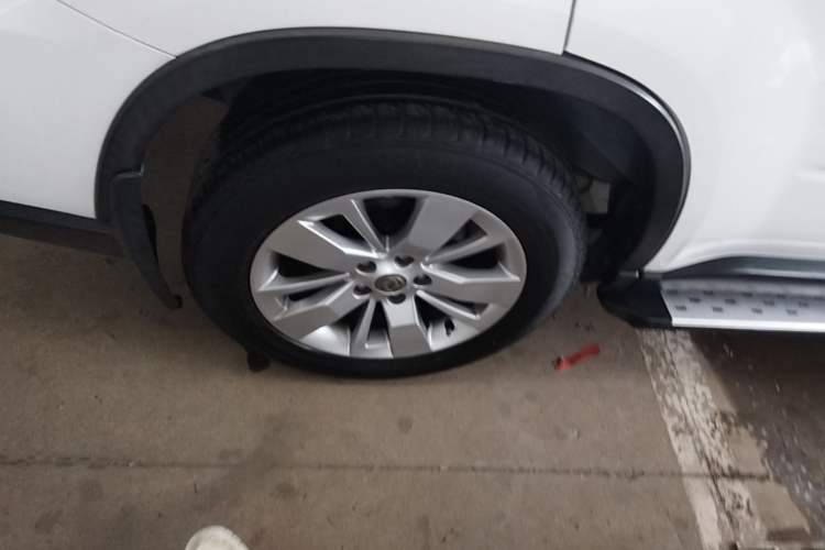 Used Dongfeng Fengdu MX6 2015 2.0L CVT Two-Wheel Drive All-Around Version Right Rear Wheel Hub