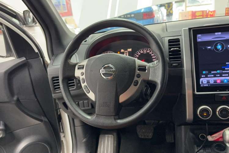 Used Dongfeng Fengdu MX6 2015 2.0L CVT Two-Wheel Drive Excellence Edition Steering Wheel