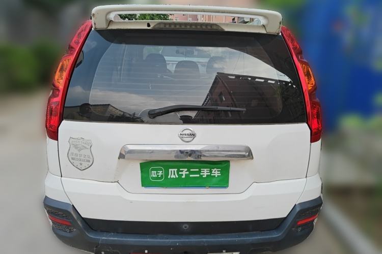 Used Dongfeng Fengdu MX6 2015 2.0L CVT Two-Wheel Drive Dream Edition Trunk