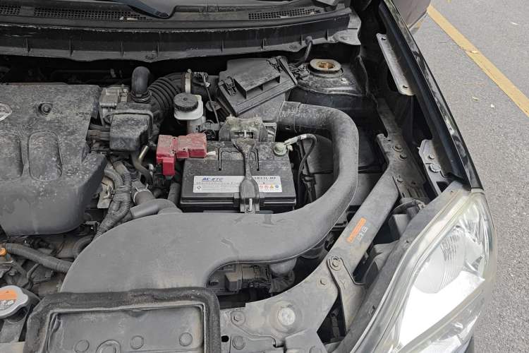 Used Dongfeng Fengdu MX6 2016 2.0L CVT 4x4 Dream Edition Engine Bay Left