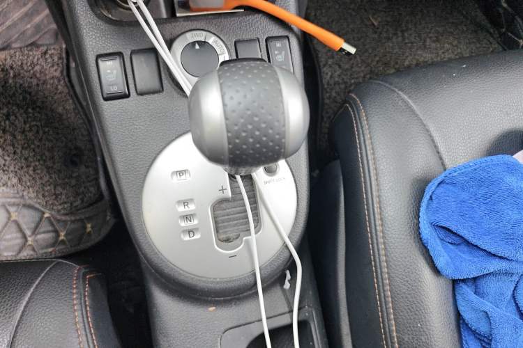 Used Dongfeng Fengdu MX6 2016 2.0L CVT 4x4 Dream Edition Gear Lever