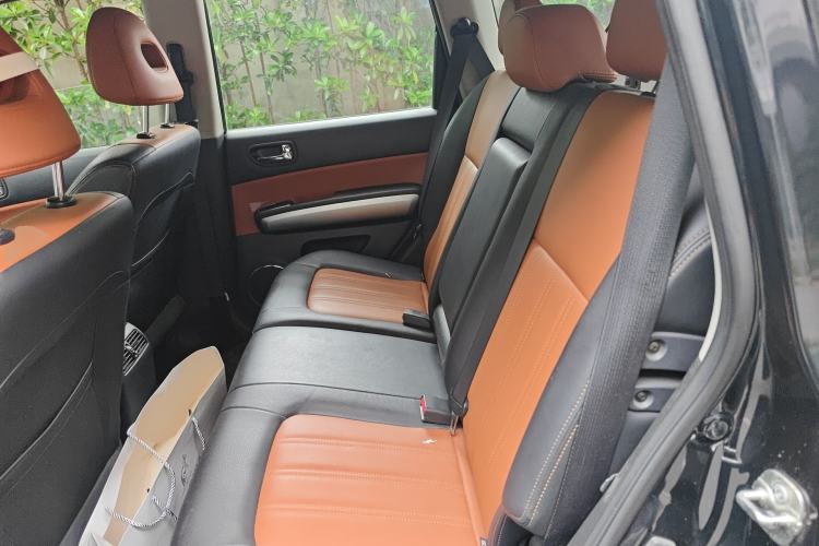 Used Dongfeng Fengdu MX6 2016 2.0L CVT 4x4 Dream Edition Left Rear Seat