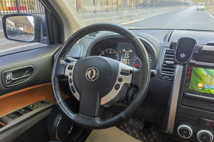 Used Dongfeng Fengdu MX6 2016 2.0L CVT Two-Wheel Drive All-Around Version Interior 2
