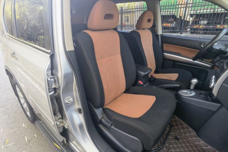 Used Dongfeng Fengdu MX6 2016 2.0L CVT Two-Wheel Drive All-Around Version Interior 8
