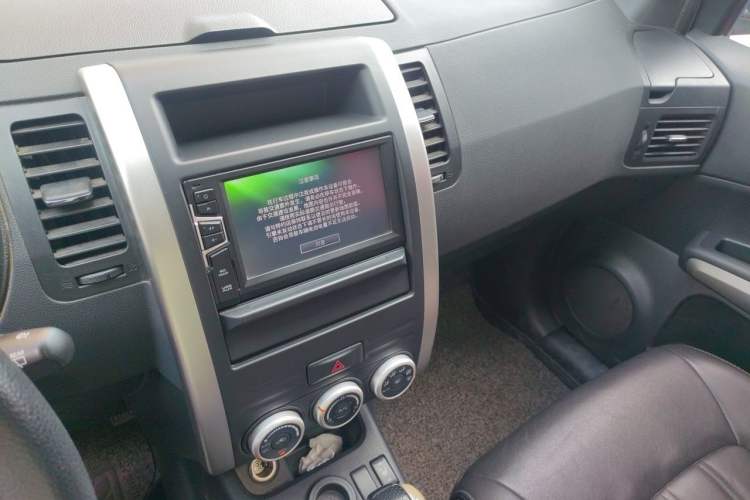 Used Dongfeng Fengdu MX6 2016 2.0L CVT Two-Wheel Drive Dream Edition Audio And AC Panel