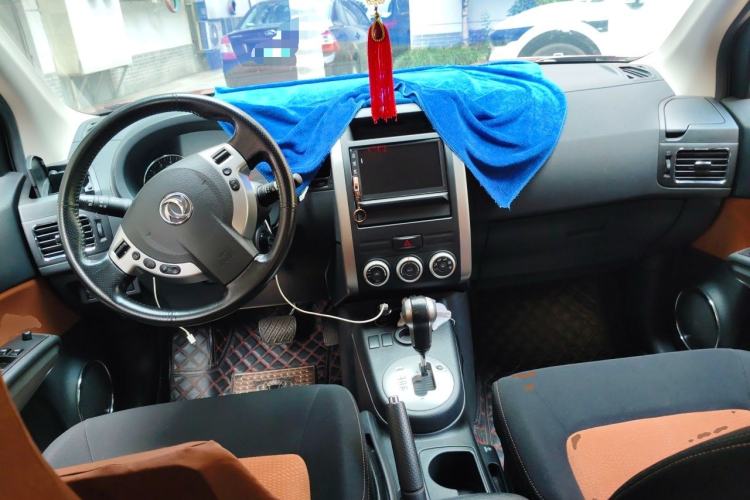 Used Dongfeng Fengdu MX6 2016 2.0L CVT Two-Wheel Drive Excellence Edition Center Console