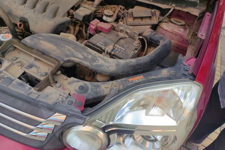 Used Dongfeng Fengdu MX6 2016 2.0L CVT Two-Wheel Drive Dream Edition Engine Bay Left