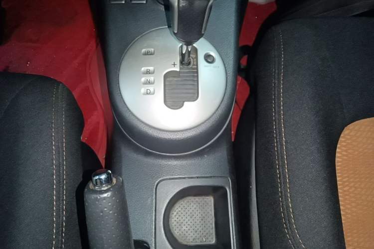 Used Dongfeng Fengdu MX6 2016 2.0L CVT Two-Wheel Drive Excellence Edition Gear Lever