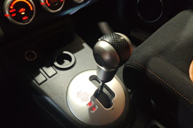Used Dongfeng Fengdu MX6 2016 2.0L CVT Two-Wheel Drive All-Around Version Gear Lever