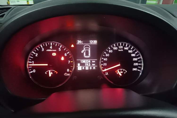 Used Dongfeng Fengdu MX6 2016 2.0L CVT Two-Wheel Drive Excellence Edition Instrument Cluster